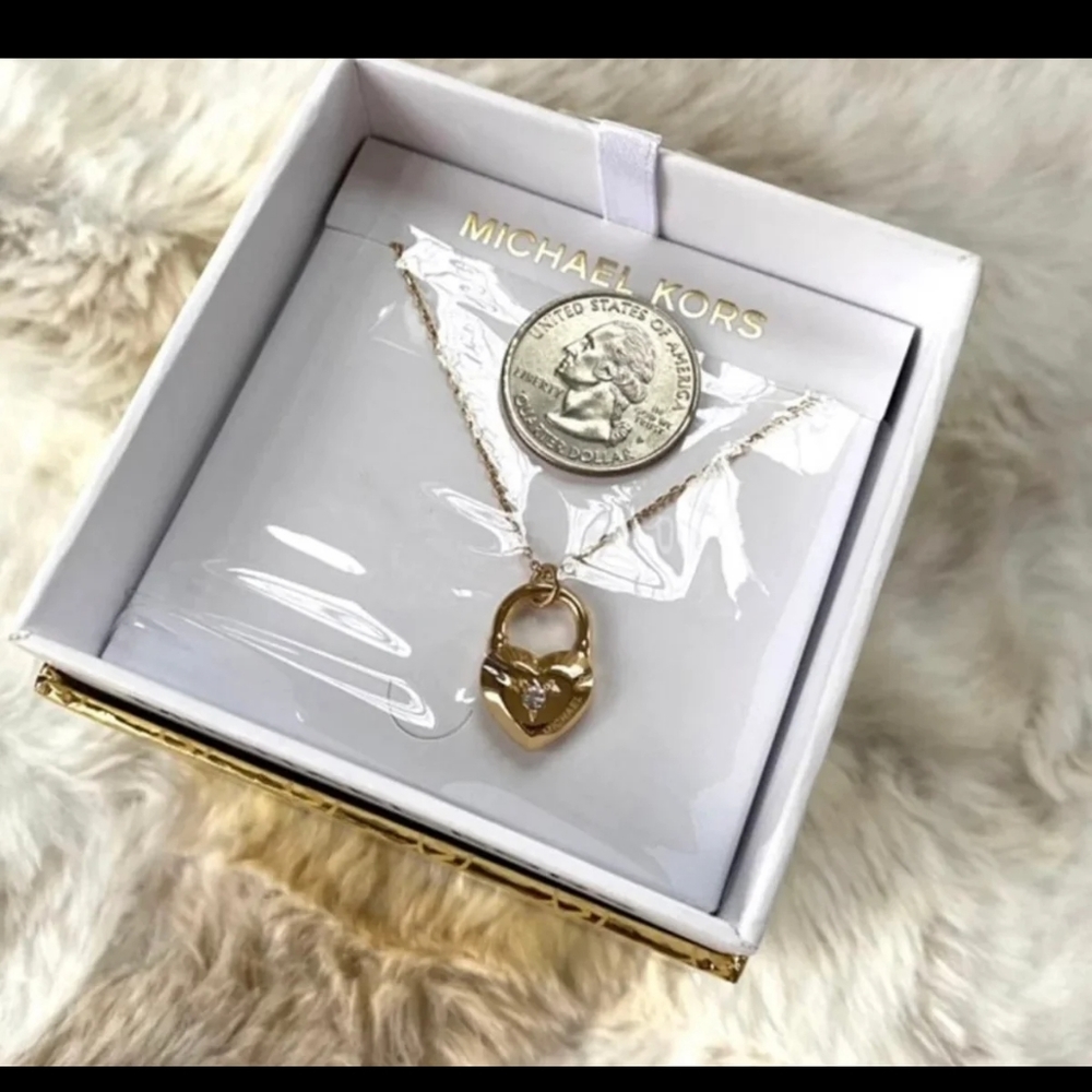 BRAND NEW MICHAEL KORS GOLD HEART WITH RHINESTONE 💜 - Picture 4 of 5